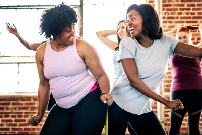 Group of individuals participating in aerobic activity, illustrating the role of physical movement in a sustainable weight loss lifestyle